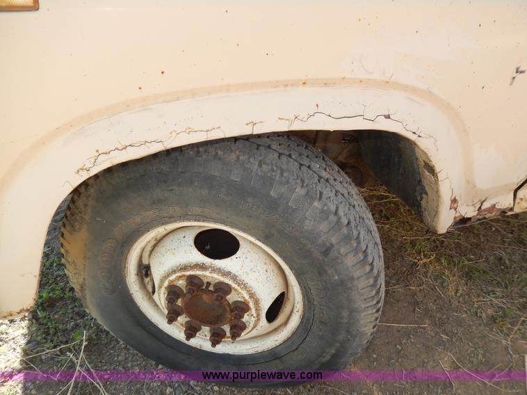 image for item I4481 1984 Ford F350 pickup truck