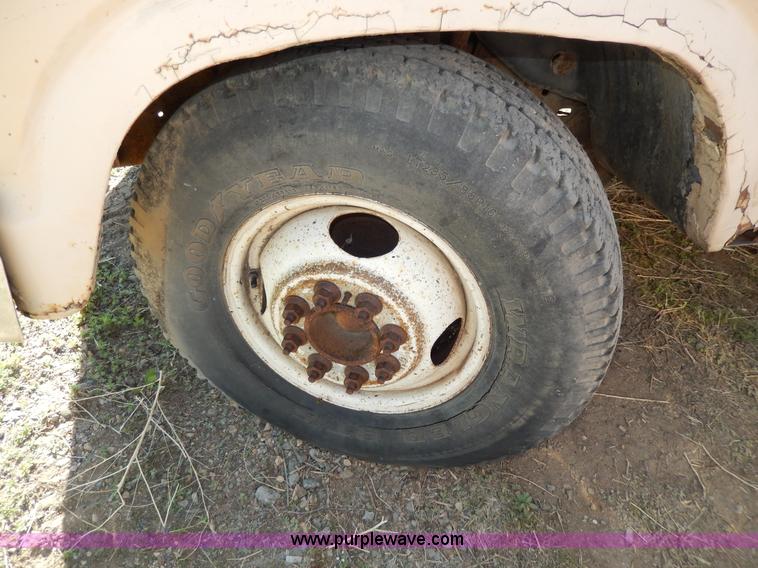 image for item I4481 1984 Ford F350 pickup truck