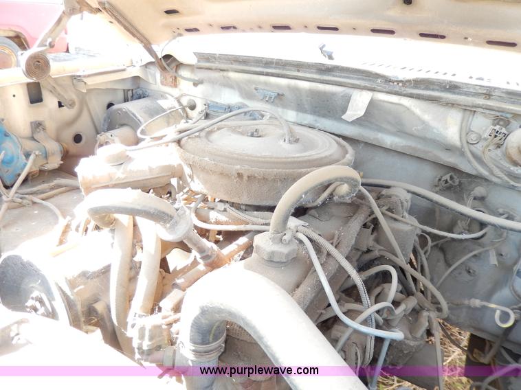 image for item I4481 1984 Ford F350 pickup truck