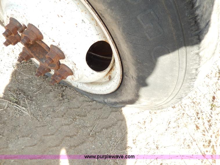 image for item I4481 1984 Ford F350 pickup truck