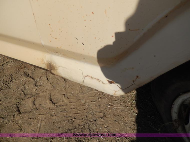 image for item I4481 1984 Ford F350 pickup truck