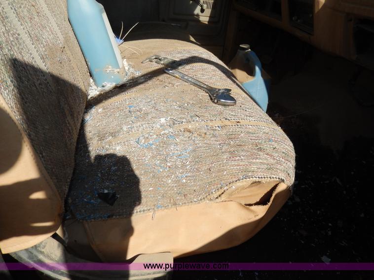 image for item I4481 1984 Ford F350 pickup truck