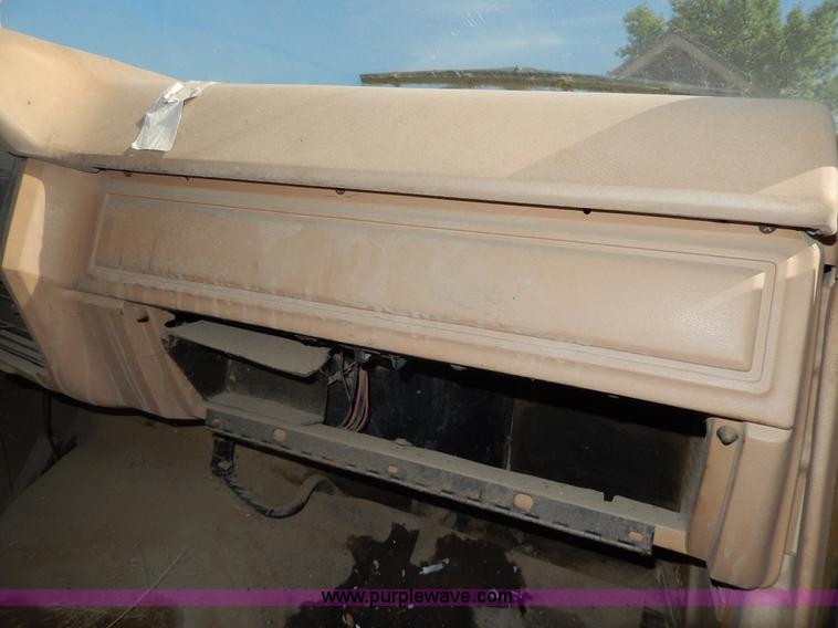 image for item I4481 1984 Ford F350 pickup truck