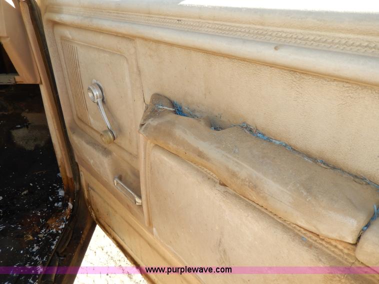 image for item I4481 1984 Ford F350 pickup truck