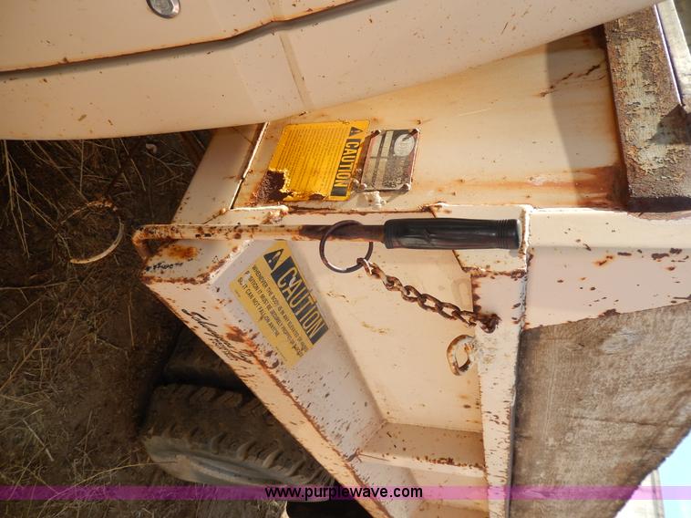 image for item I4481 1984 Ford F350 pickup truck