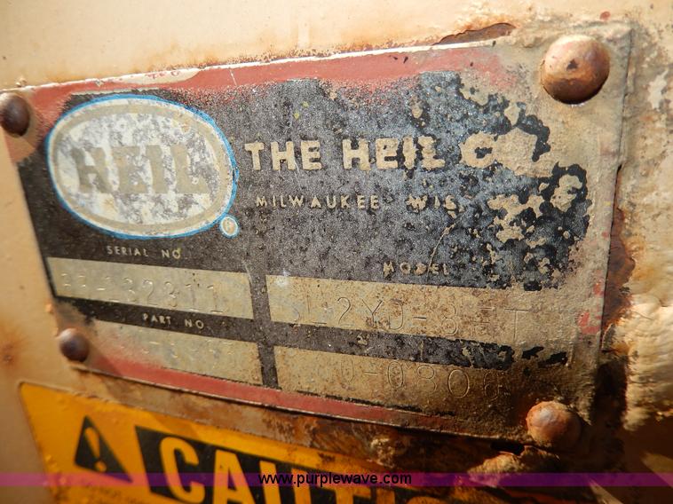 image for item I4481 1984 Ford F350 pickup truck