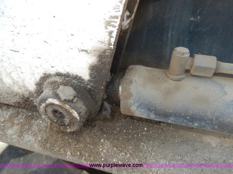 image for item I4484 2006 Bobcat S130 skid steer