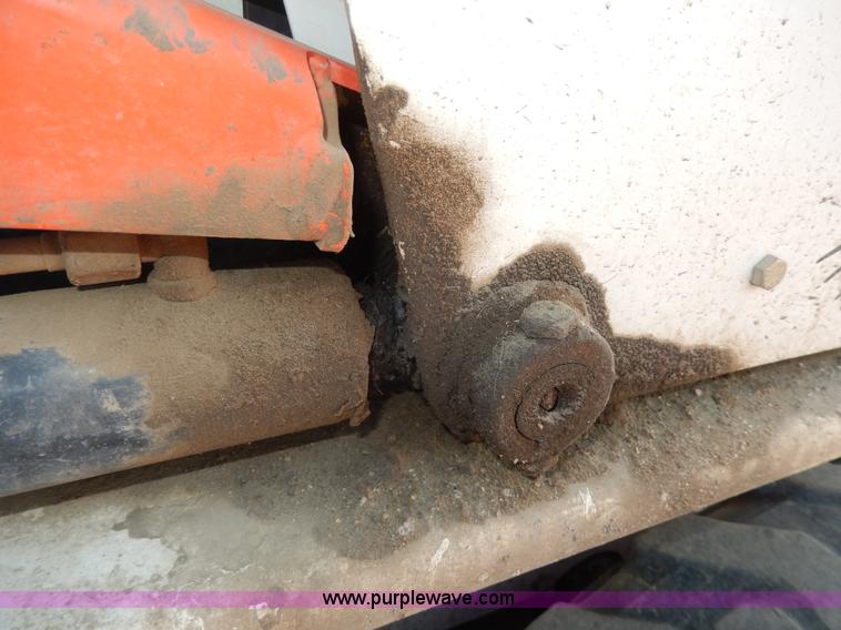 image for item I4484 2006 Bobcat S130 skid steer