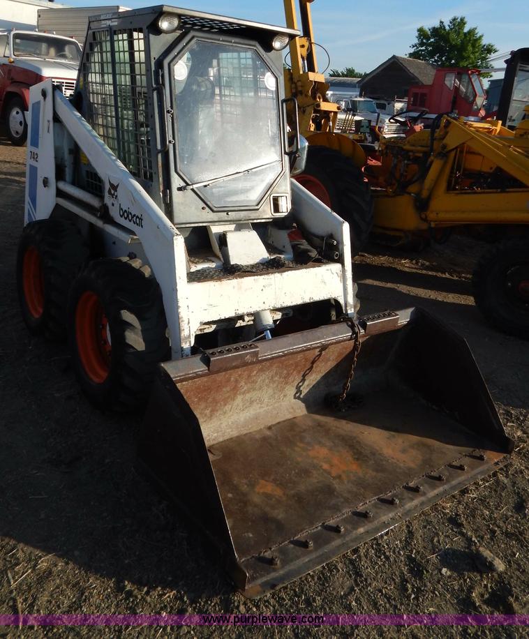 image for item I4490 1987 Bobcat 742 skid steer