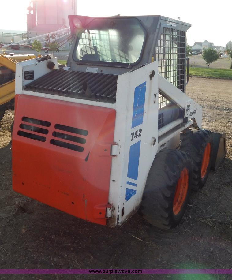 image for item I4490 1987 Bobcat 742 skid steer