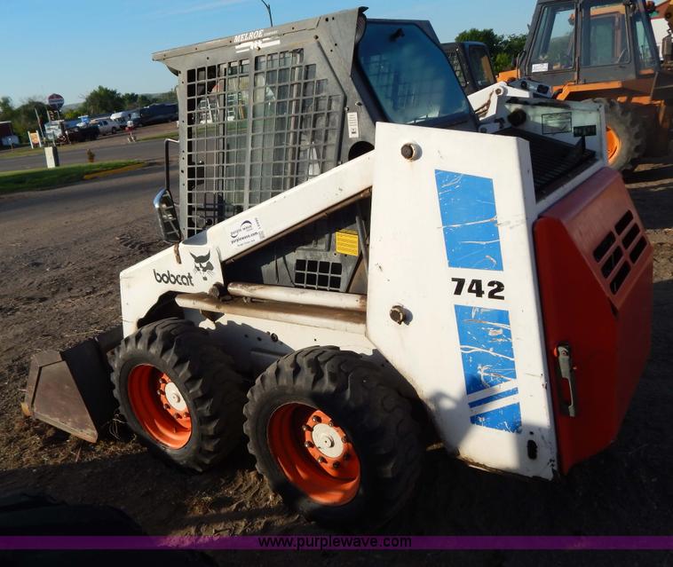 image for item I4490 1987 Bobcat 742 skid steer