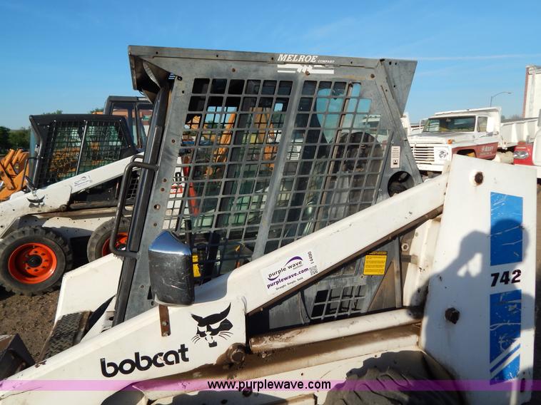 image for item I4490 1987 Bobcat 742 skid steer