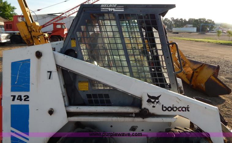 image for item I4490 1987 Bobcat 742 skid steer