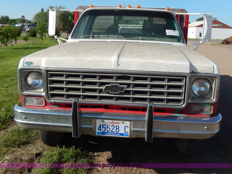 image for item I4492 1976 Chevrolet 1500 Custom Deluxe pickup truck