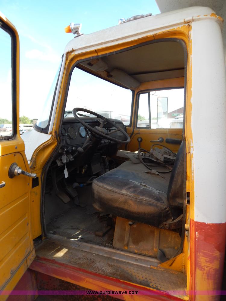 image for item I4496 1978 International dump truck