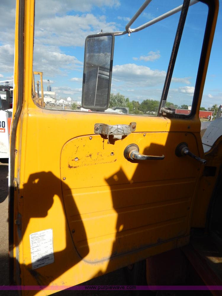 image for item I4496 1978 International dump truck