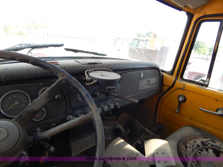 image for item I4496 1978 International dump truck