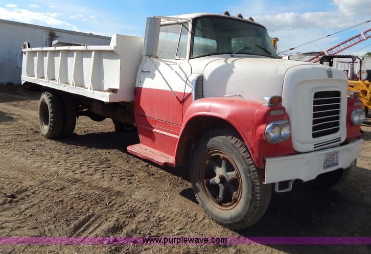 image for item I4497 1961 International BC170 dump truck