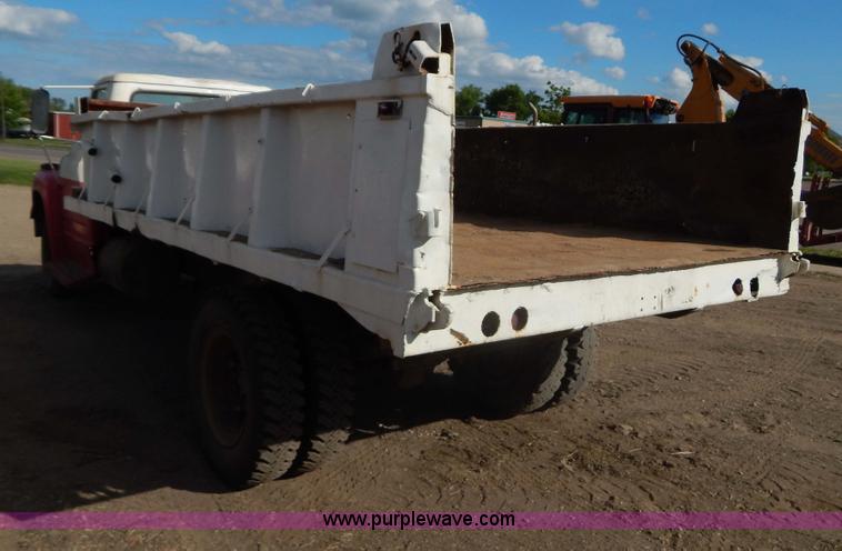 image for item I4497 1961 International BC170 dump truck