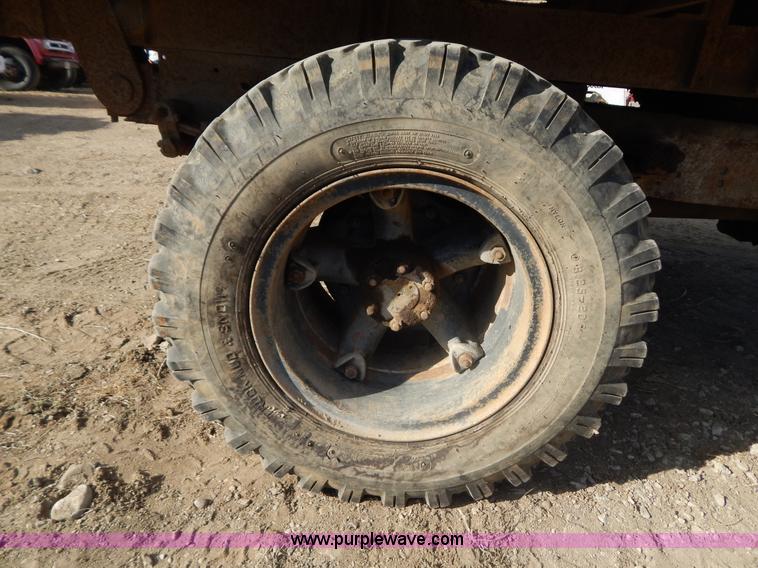 image for item I4497 1961 International BC170 dump truck