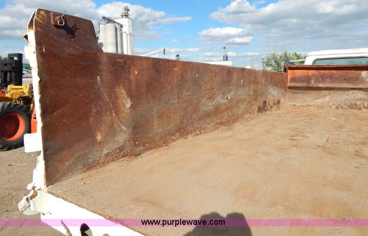 image for item I4497 1961 International BC170 dump truck