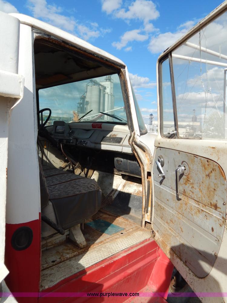 image for item I4497 1961 International BC170 dump truck