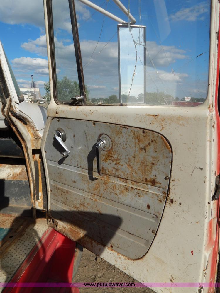 image for item I4497 1961 International BC170 dump truck