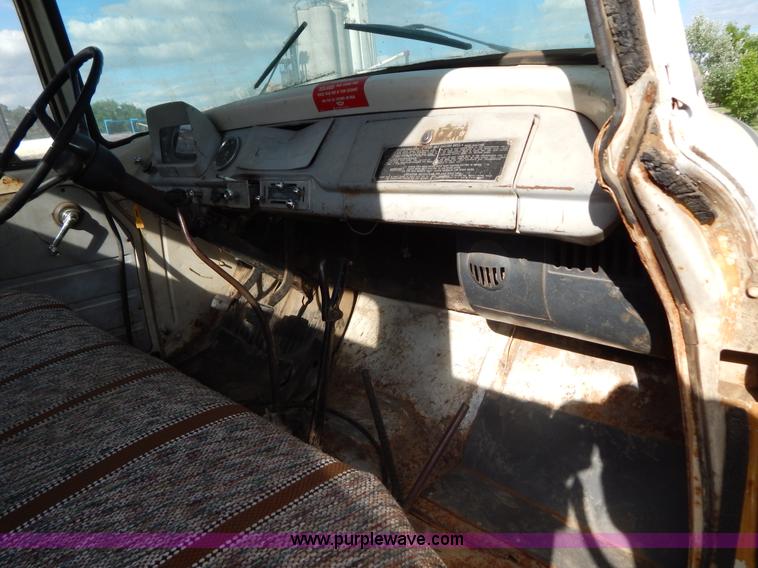 image for item I4497 1961 International BC170 dump truck