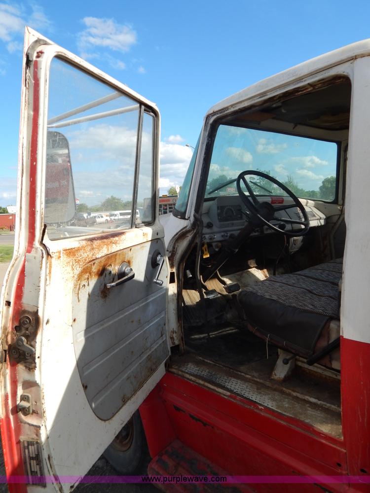 image for item I4497 1961 International BC170 dump truck