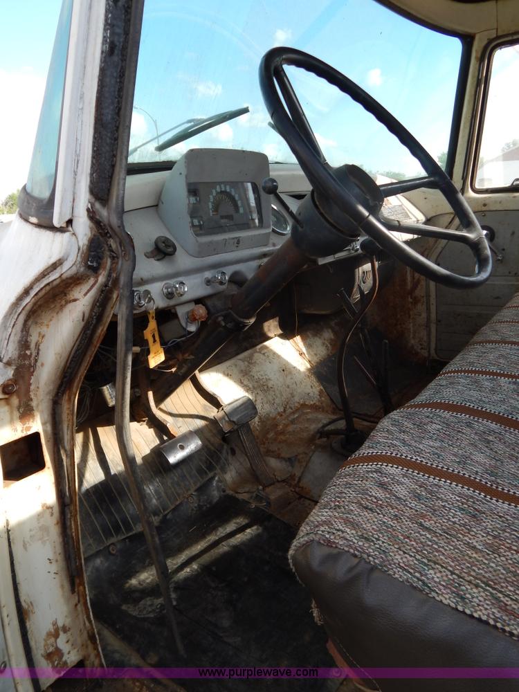 image for item I4497 1961 International BC170 dump truck