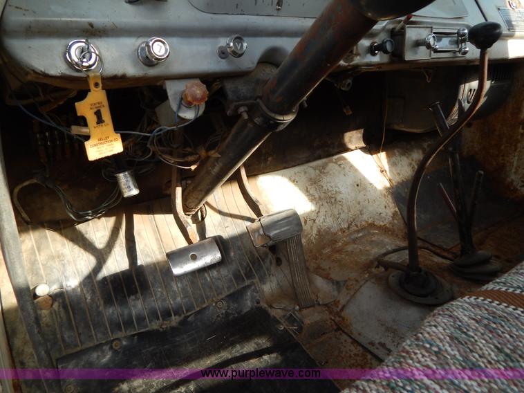 image for item I4497 1961 International BC170 dump truck