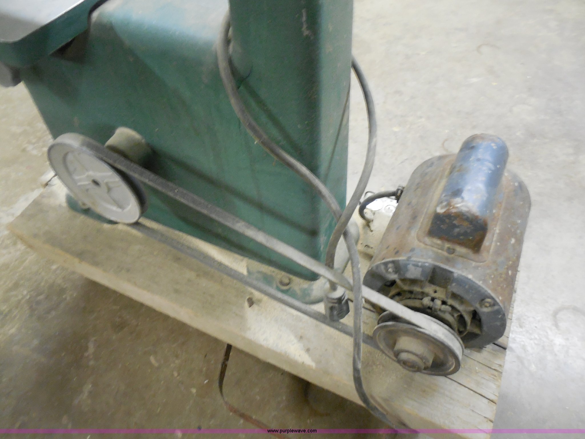 Shopmaster upright band saw in Pierre, SD Item AA9795 sold Purple Wave