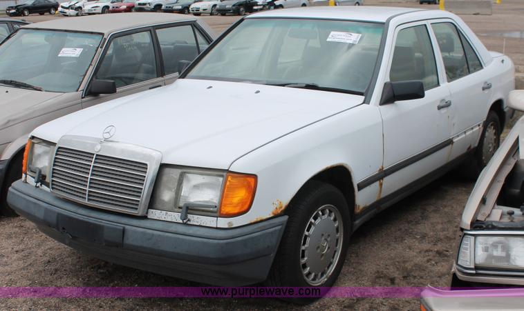 image for item E3418 1989 Mercedes Benz 300E