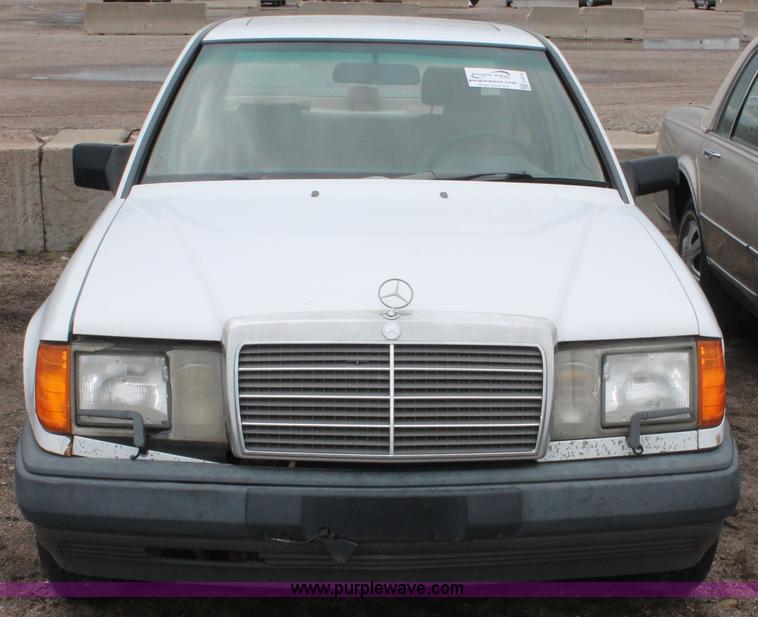 image for item E3418 1989 Mercedes Benz 300E