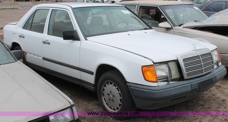 image for item E3418 1989 Mercedes Benz 300E