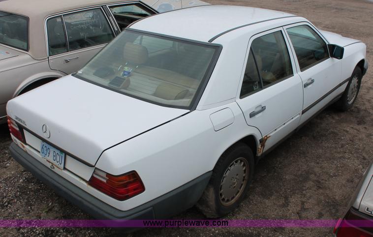 image for item E3418 1989 Mercedes Benz 300E