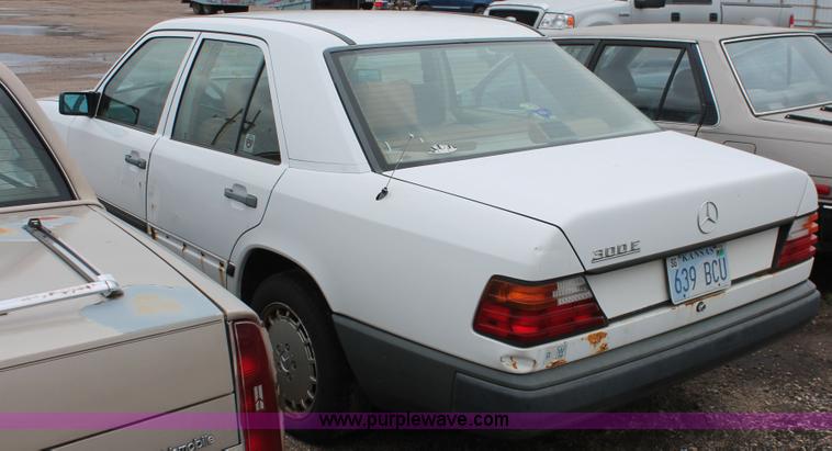 image for item E3418 1989 Mercedes Benz 300E
