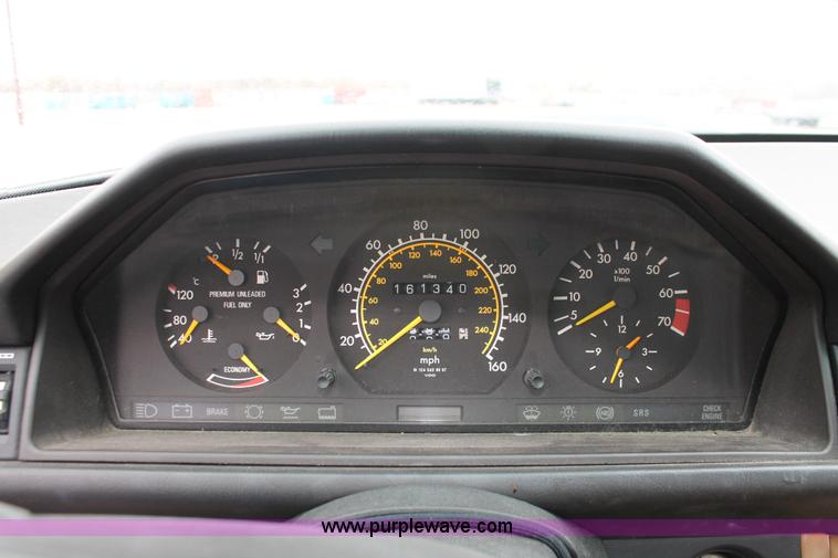 image for item E3418 1989 Mercedes Benz 300E