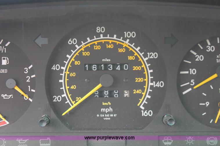 image for item E3418 1989 Mercedes Benz 300E