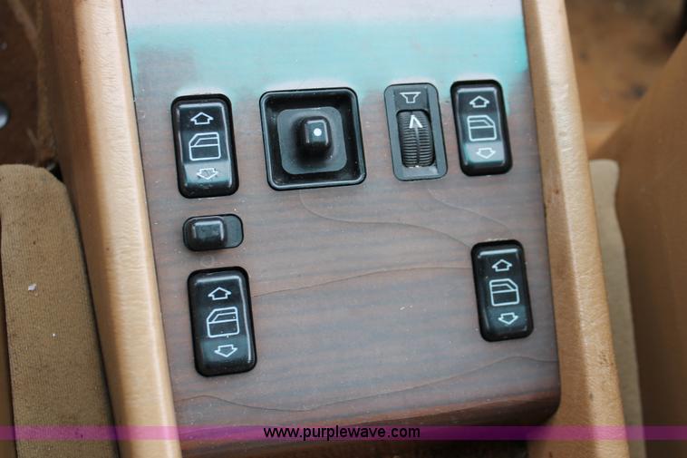 image for item E3418 1989 Mercedes Benz 300E