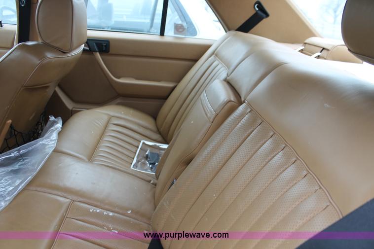 image for item E3418 1989 Mercedes Benz 300E