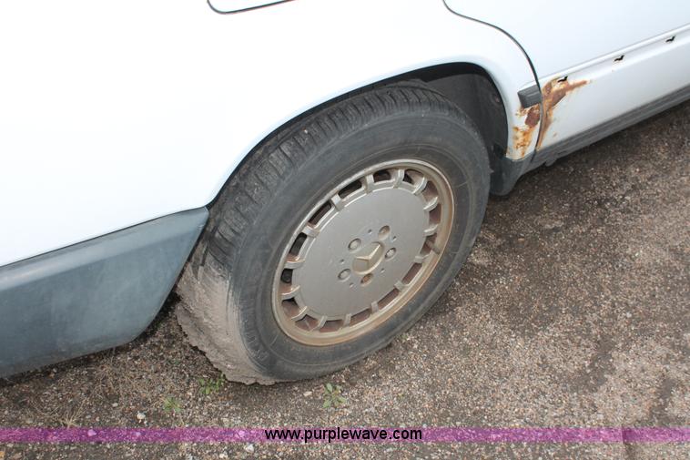 image for item E3418 1989 Mercedes Benz 300E