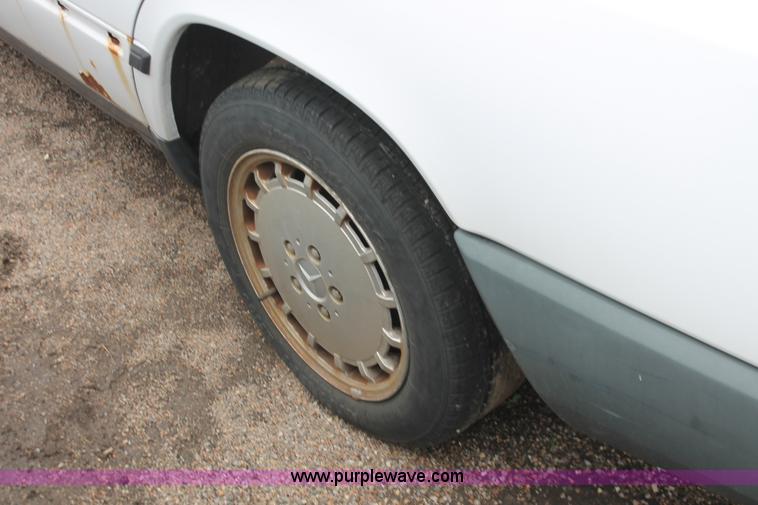 image for item E3418 1989 Mercedes Benz 300E