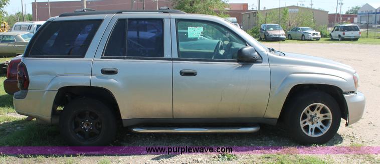 image for item H3560 2002 Chevrolet Trailblazer LS SUV