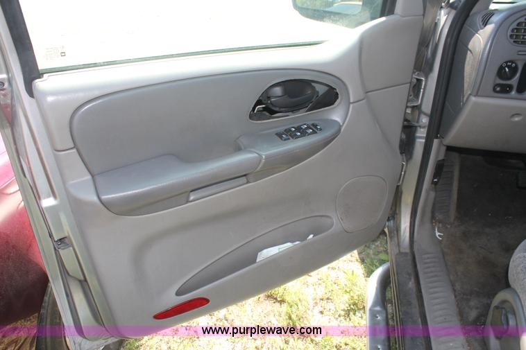 image for item H3560 2002 Chevrolet Trailblazer LS SUV