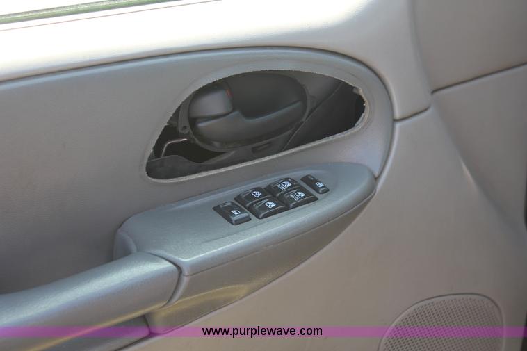 image for item H3560 2002 Chevrolet Trailblazer LS SUV