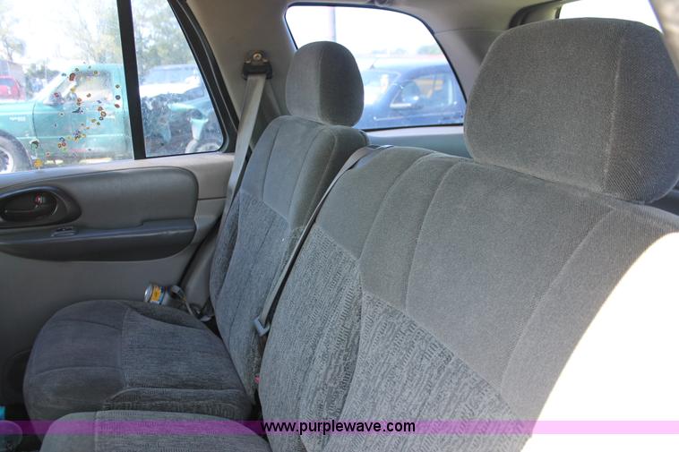 image for item H3560 2002 Chevrolet Trailblazer LS SUV