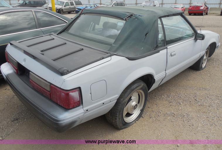 image for item H9965 1993 Ford Mustang LX convertible