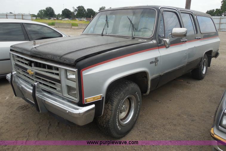 image for item H9966 1985 Chevrolet Custom Deluxe 10 Suburban SUV