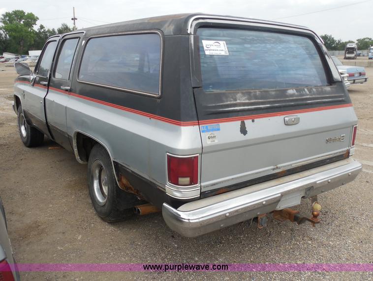image for item H9966 1985 Chevrolet Custom Deluxe 10 Suburban SUV